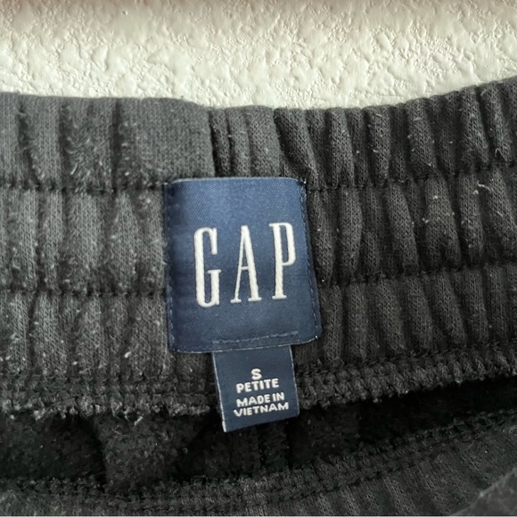 GAP vintage soft classic joggers in true black. - Picture 4 of 6